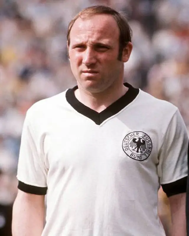 Top 10: Uwe Seeler - 552 bàn thắng